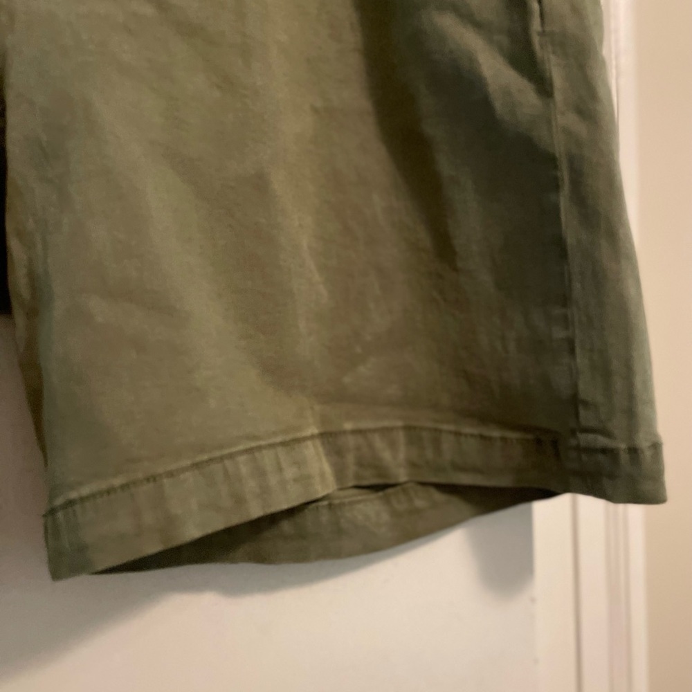 Kut From The Kloth Stretch Twill Catherine 7” Short in Loden Size 18 NWT - Picture 3 of 12